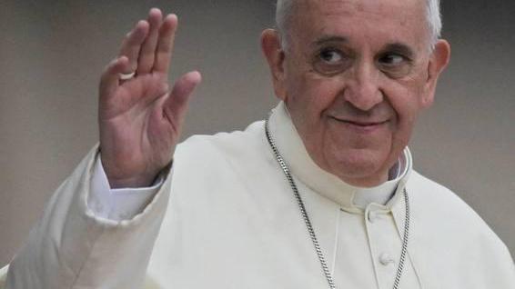 La carezza del Papa per Claudia E la richiesta di avere giustizia