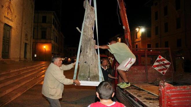 Blitz notturno in centro scultore denunciato