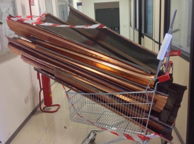 Un carrello pieno di rame 