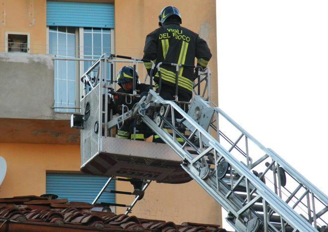 Da prete cappellano a vigile del fuoco Don Placido in divisa 