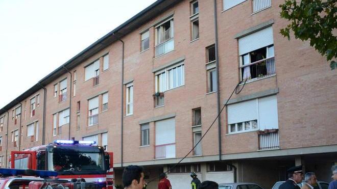 Rogo nell’appartamento intossicati in cinque