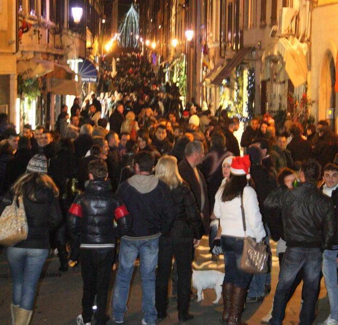  Un Natale di crisi con addobbi modesti e solo in alcune zone 