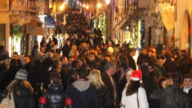 Un Natale di crisi con addobbi modesti e solo in alcune zone