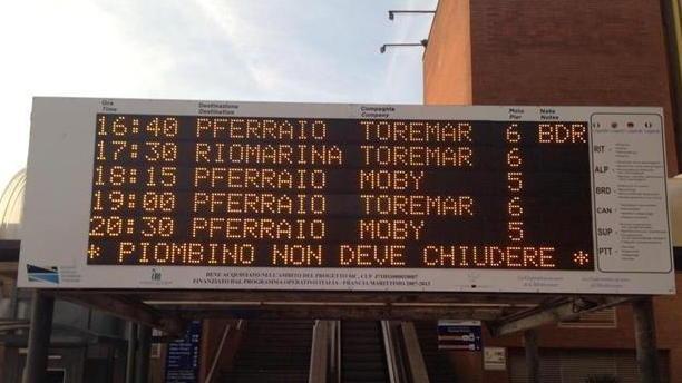 Le scritte spuntano anche al porto e allo Juve stadium