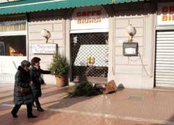 Operai al Biondi in vista della riapertura 