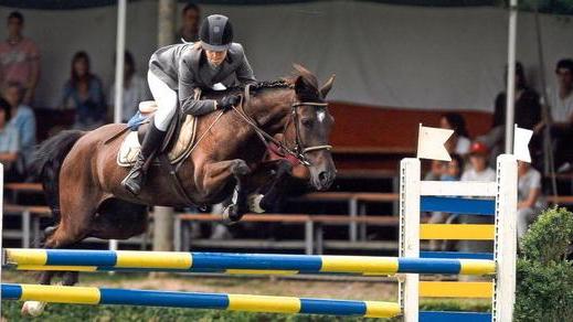 Brutta caduta da cavallo per noto medico quarratino