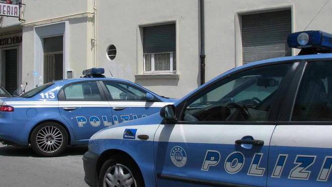 Il vicino non lo fa dormire aggredito e minacciato col coltello