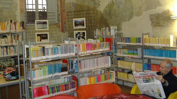 Auguri biblioteca: premi e maratona di letture di poesie