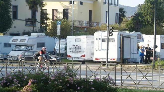 Multe alle auto per i parcheggi “pericolosi”