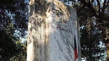 Anpi e Fiap depongono i fiori al monumento a Bresci