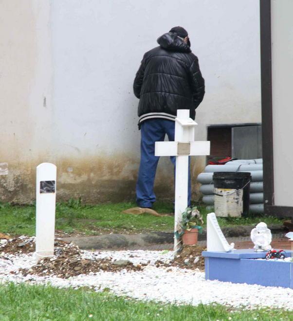 Il cimitero dei piccoli lasciato all’incuria 