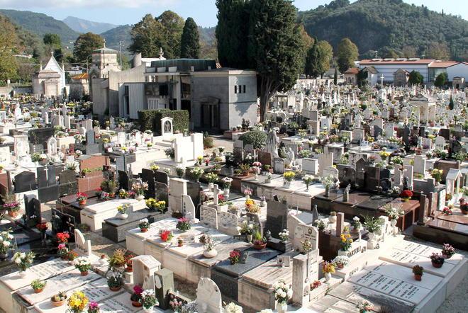Al cimitero di via Sarzanese i lavori non finiscono mai 