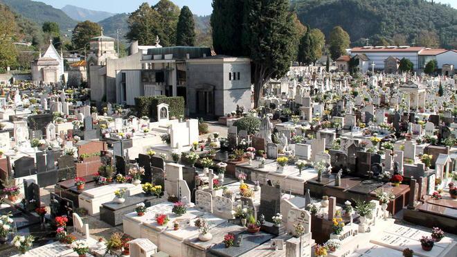 Al cimitero di via Sarzanese i lavori non finiscono mai