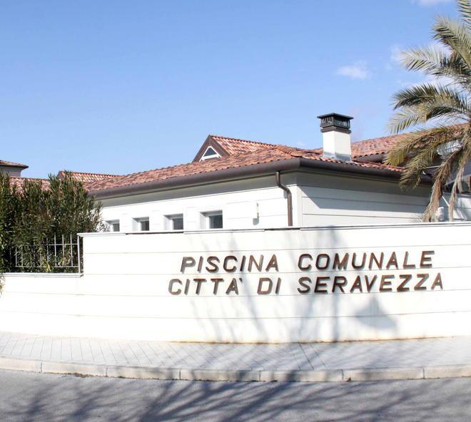 Riapre la piscina comunale Sconti maggiori ai residenti 