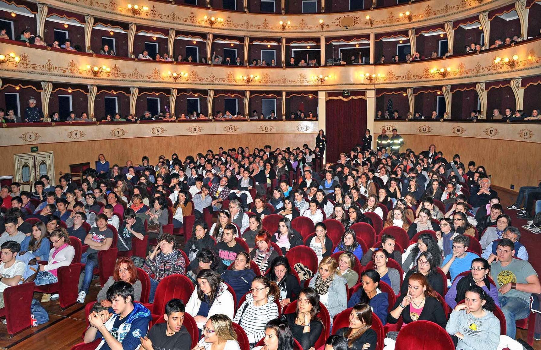 Il Manzoni batte tutti Più abbonati a teatro che a basket e calcio 