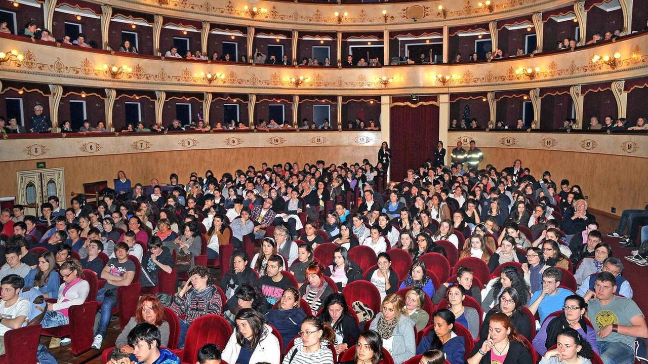 Il Manzoni batte tutti Più abbonati a teatro che a basket e calcio