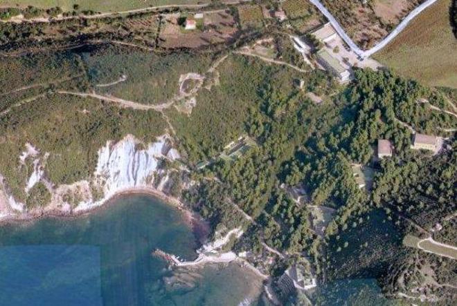 Tre deputati di Sel: che segreti nasconde la base di Poglina? 