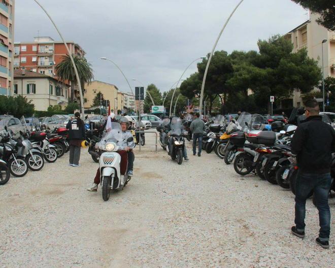 Diventa più grande il nuovo parcheggio per le due ruote di viale Nazario Sauro 