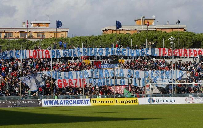 L’abbraccio della Nord a Gianluca 