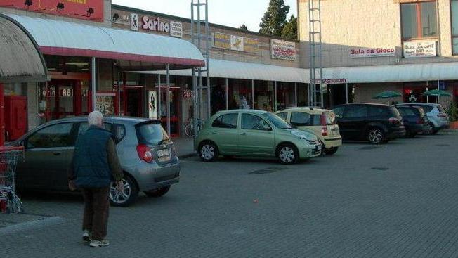 «L’auto lasciata per 15 minuti Al mio ritorno era a terra»