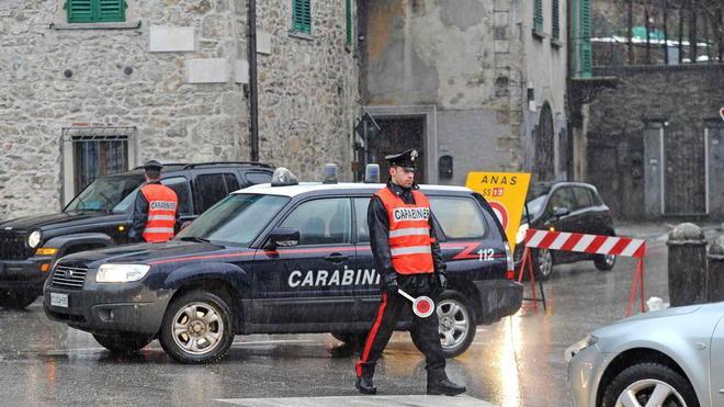 Tenta di rapinare un automobilista al distributore