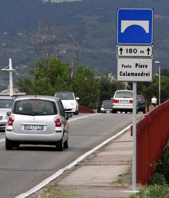 Si scontra con un’auto e fugge, pirata rintracciato dai vigili 