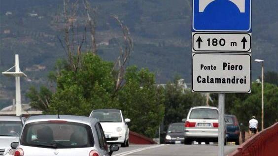 Si scontra con un’auto e fugge, pirata rintracciato dai vigili