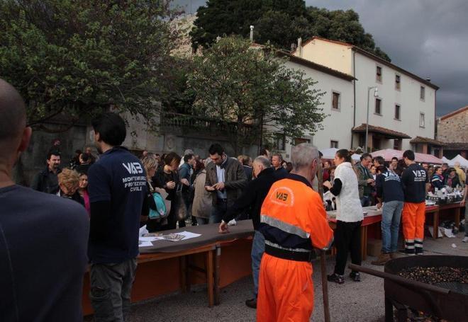La festa della castagna alla Rocca ha fatto il pieno