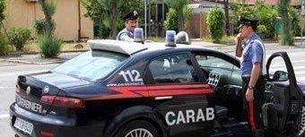 Spaccia cocaina vicino al pub i carabinieri lo arrestano