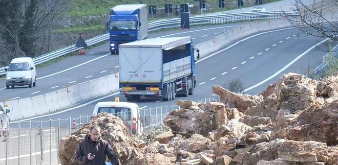 Frana, autostrada al sicuro ma via Salcetti resta chiusa 