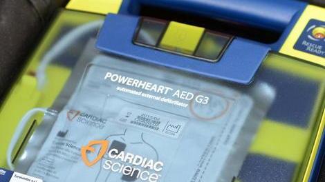 Defibrillatori nelle scuole: chi li ha visti?