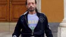«Io, disabile, 10 minuti sotto l’acqua per entrare in banca»