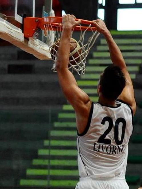 Livorno al comando e la febbre del basket torna a bruciare 