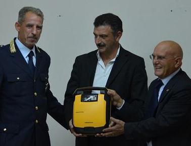 Soccorso, il Lions dona defibrillatore al Comune