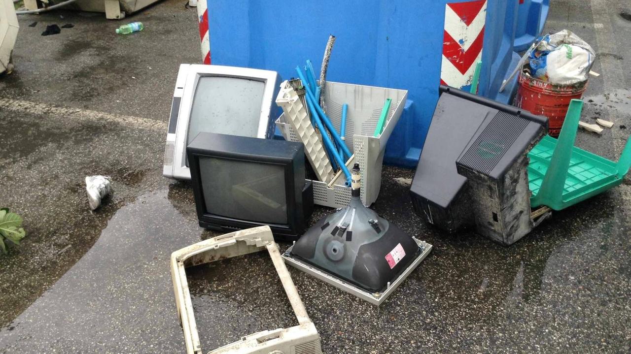 FareAmbiente sui rifiuti «Giusto filmare i cassonetti»