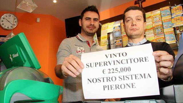 Prato, Narnali in festa: vinti 225mila euro al SuperEnalotto 