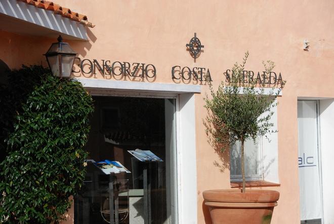 Blitz dei carabinieri nella sede del consorzio Costa Smeralda 