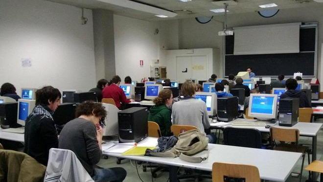Affetta da distrofia studierà via web in Ateneo