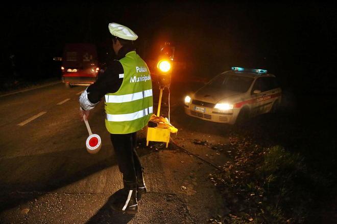 Atto vandalico contro il semaforo: traffico in tilt 