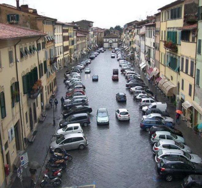 Parcheggi in piazza «Una fonte di reddito lasciata ai privati» 