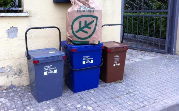 Parte la nuova raccolta ma i bidoncini non ci sono 