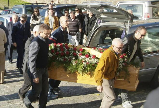 Addio tra lacrime e rabbia 