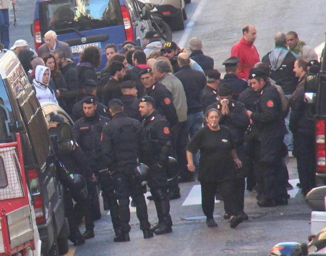 «Spieghino perché tanti militari» 
