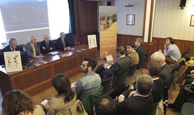 Show domenicale tra i tartufi per Pieraccioni