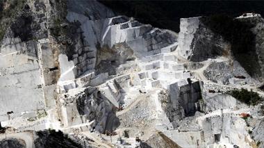 Evasione alle cave: perquisite dodici aziende del lapideo