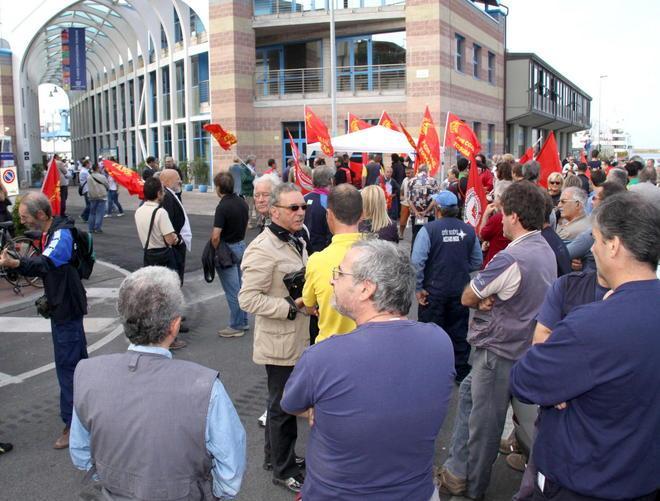 Sciopero e presidio contro i licenziamenti in Darsena 