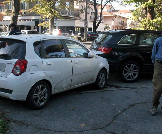 Malore mentre guida i soccorritori lo salvano