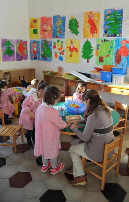 Bimbi dell’asilo, lunedì si torna a scuola 