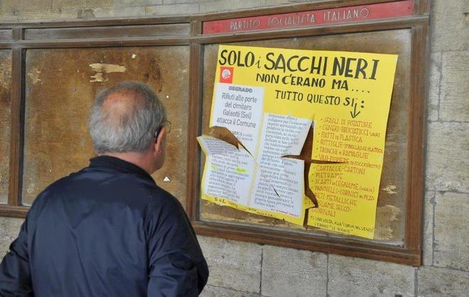 Strappati in centro i manifesti di Sel 