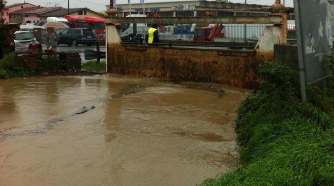 Alluvione a Porcari, l’amministrazione respinge le accuse
